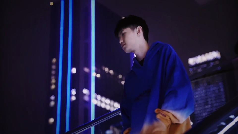 显然不仅仅