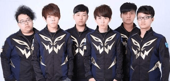 王钰栋轰足协杯处子球！18岁40场已入10球，陶强龙无私助攻