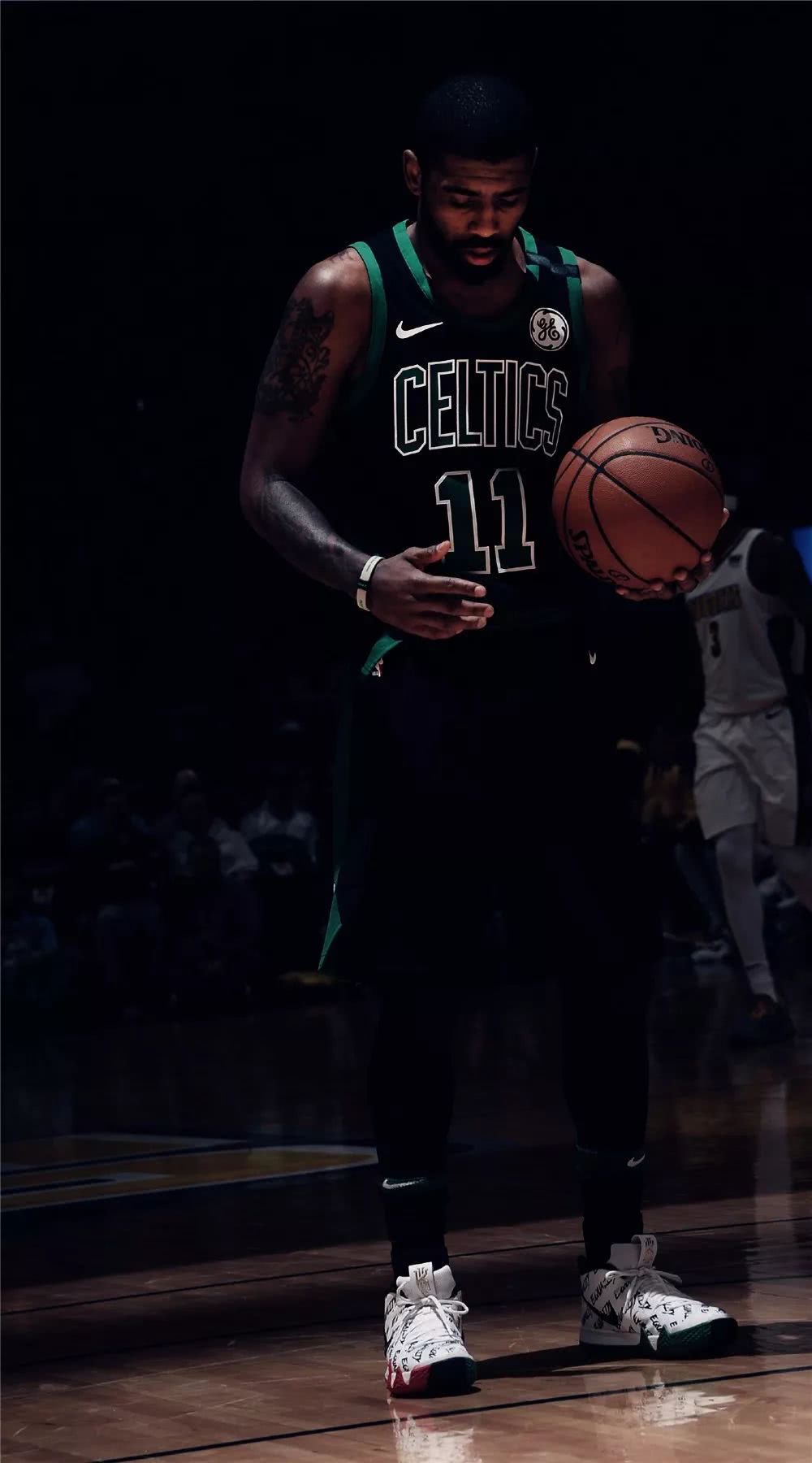 世体：哈维虽有犯错但永远是巴萨传奇，对比他和弗里克并不明智